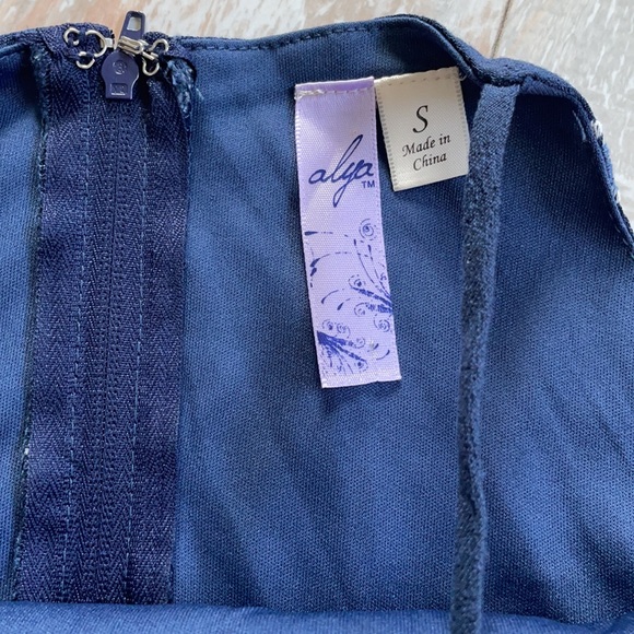 Alya dress - Picture 2 of 3